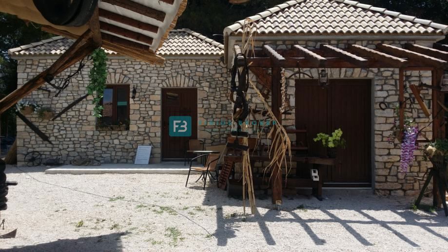 VODICE, vrhunska lokacija, 1. vrsta do morja, restavracije ob plaži