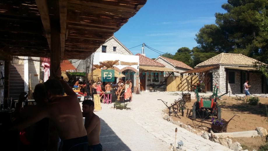 VODICE, vrhunska lokacija, 1. vrsta do morja, restavracije ob plaži