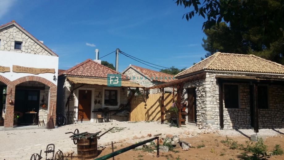 VODICE, vrhunska lokacija, 1. vrsta do morja, restavracije ob plaži