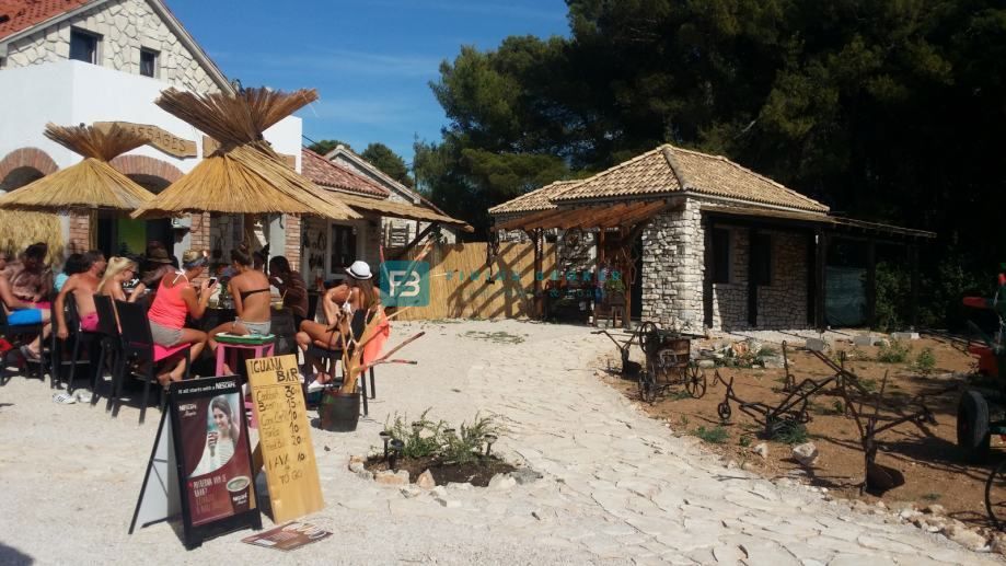 VODICE, vrhunska lokacija, 1. vrsta do morja, restavracije ob plaži