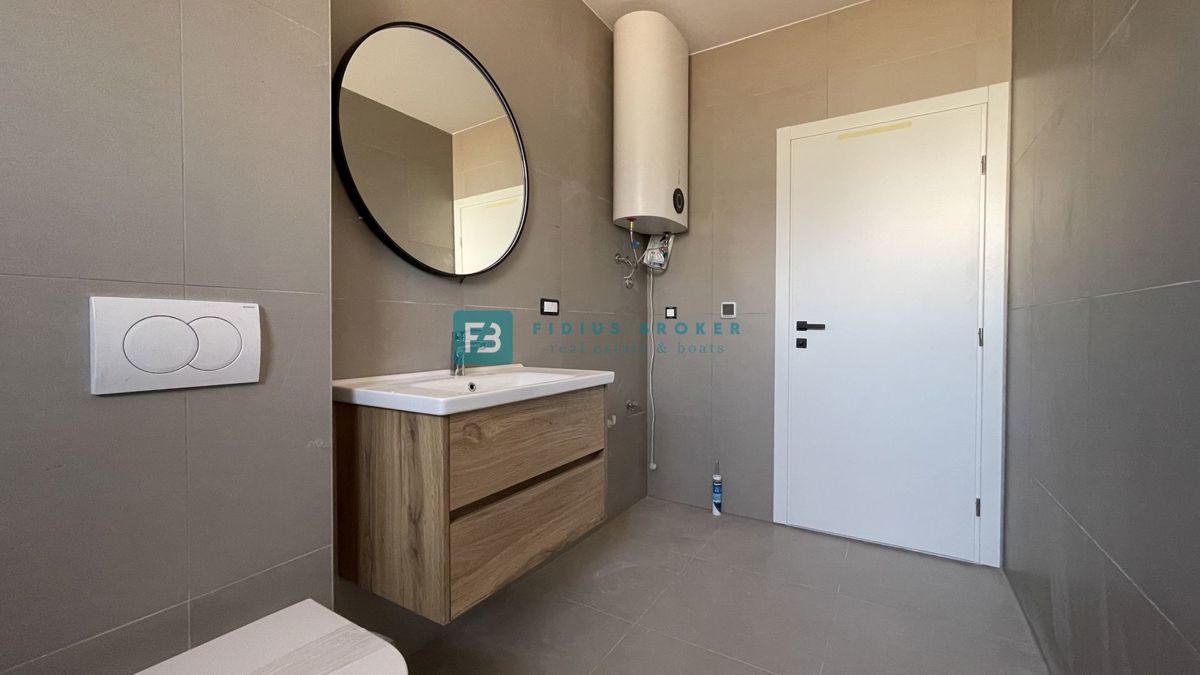 VODICE, novogradnja, moderno stanovanje, terasa, 2 spalnici