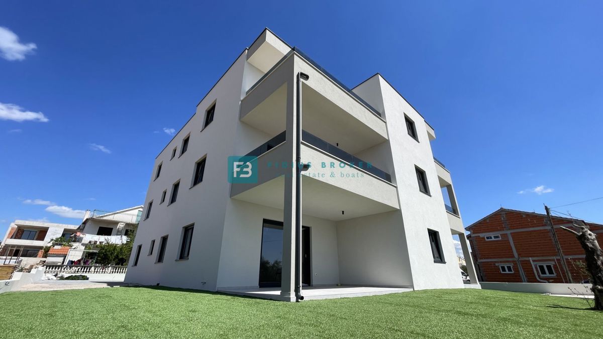 VODICE, novogradnja, moderno stanovanje, terasa, 2 spalnici