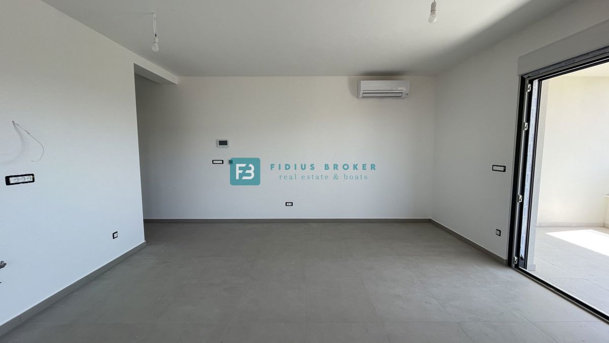 VODICE, novogradnja, moderno stanovanje, terasa, 2 spalnici