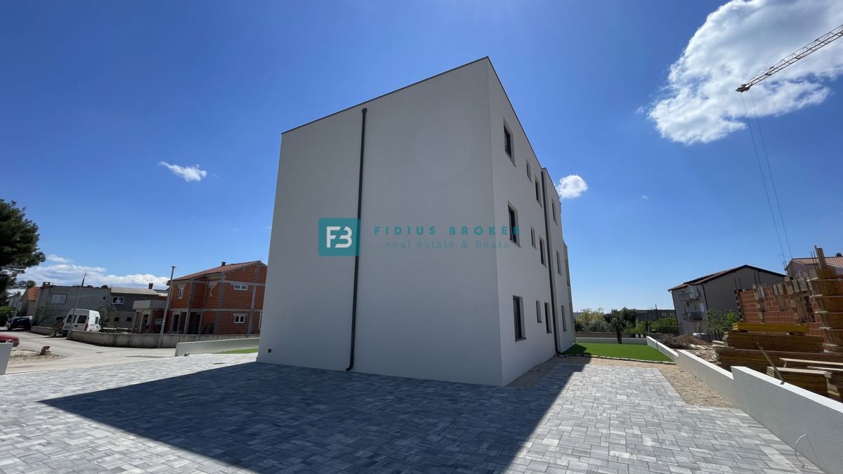 VODICE, novogradnja, moderno stanovanje, terasa, 2 spalnici