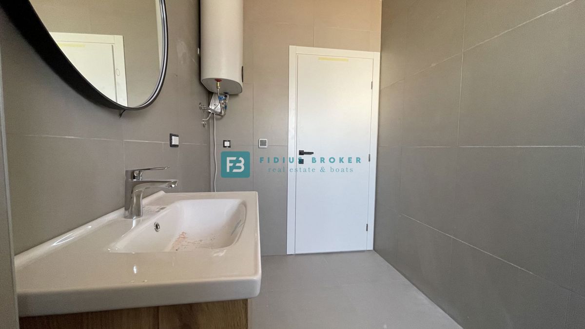 VODICE, novogradnja, moderno stanovanje, terasa, 2 spalnici