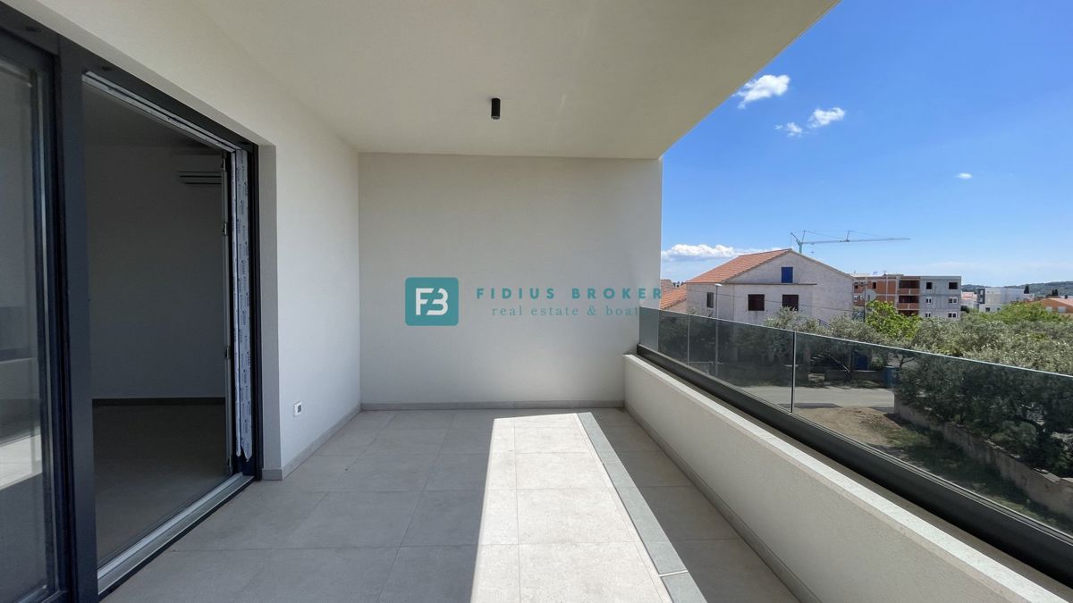 VODICE, novogradnja, moderno stanovanje, terasa, 2 spalnici