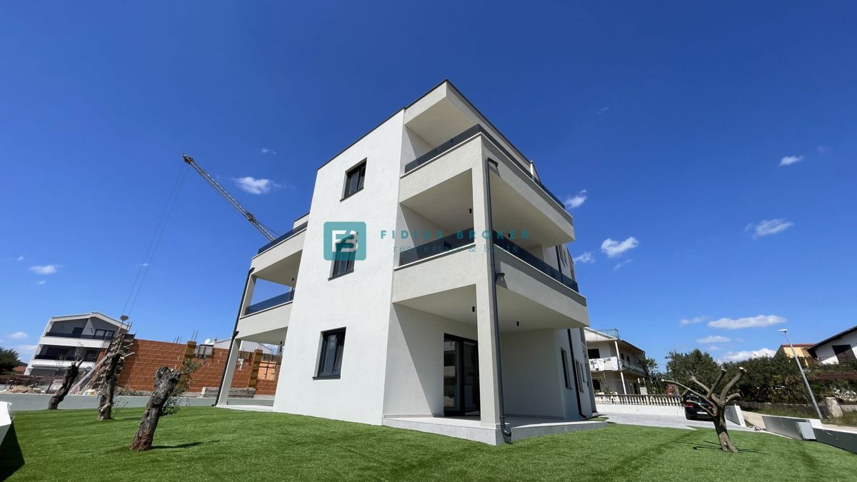 VODICE, novogradnja, moderno stanovanje, terasa, 2 spalnici