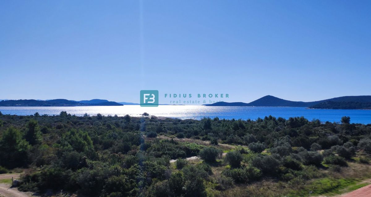 TRIBUNJ, novo, 2. nad., 400 m do plaže, pogled na morje