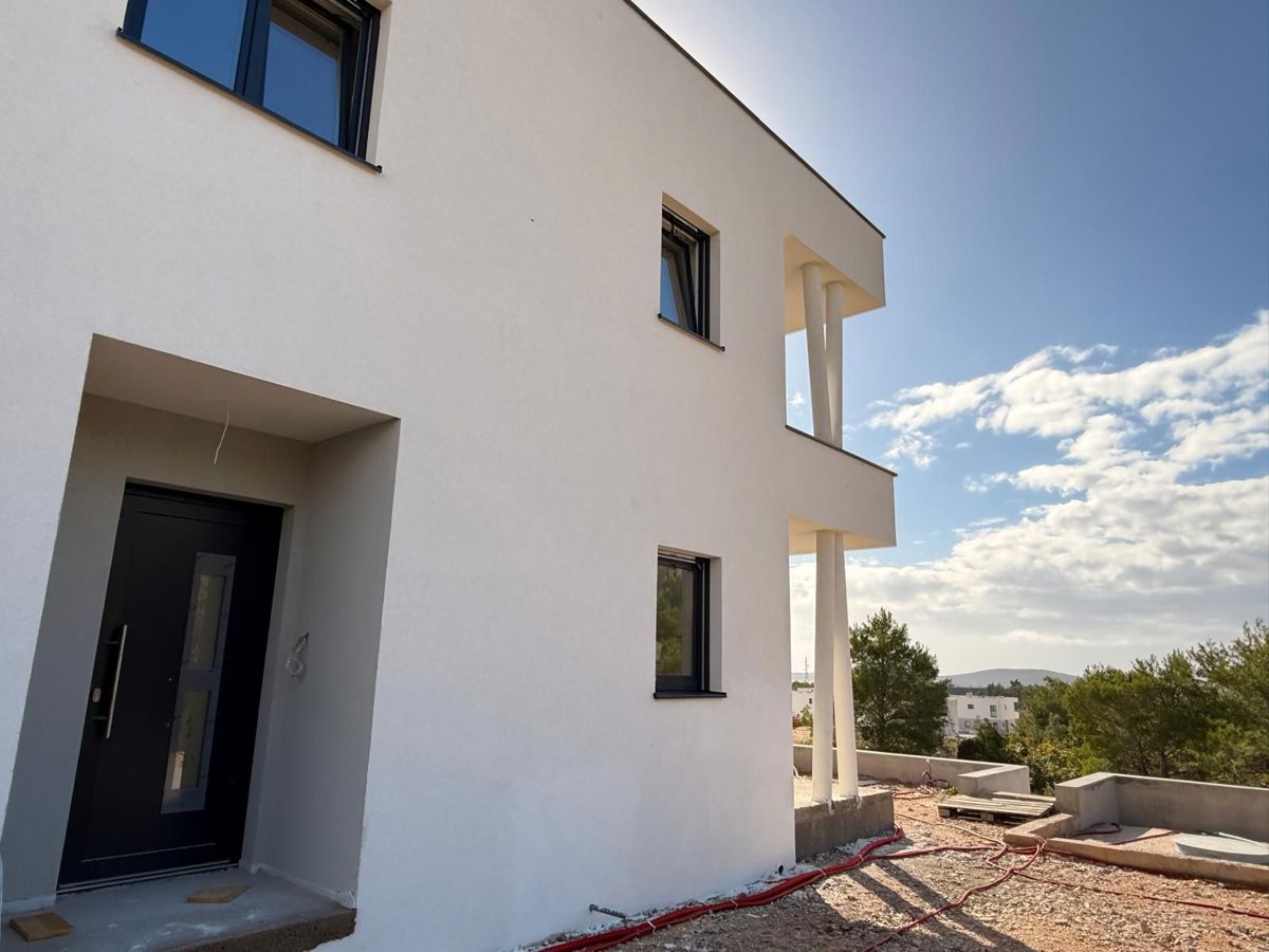 VODICE, novogradnja, dvoetažno stanovanje, pogled na morje, strešna terasa