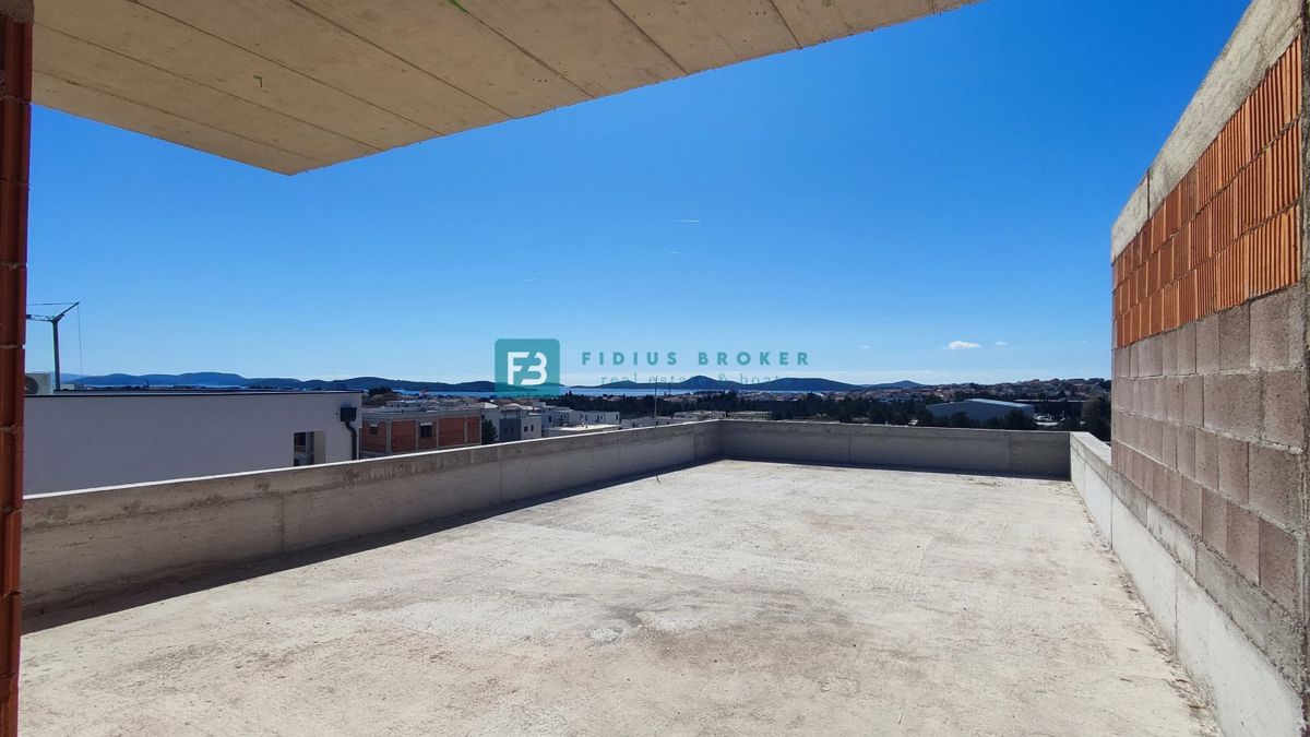 VODICE, novogradnja, dvoetažno stanovanje, pogled na morje, strešna terasa