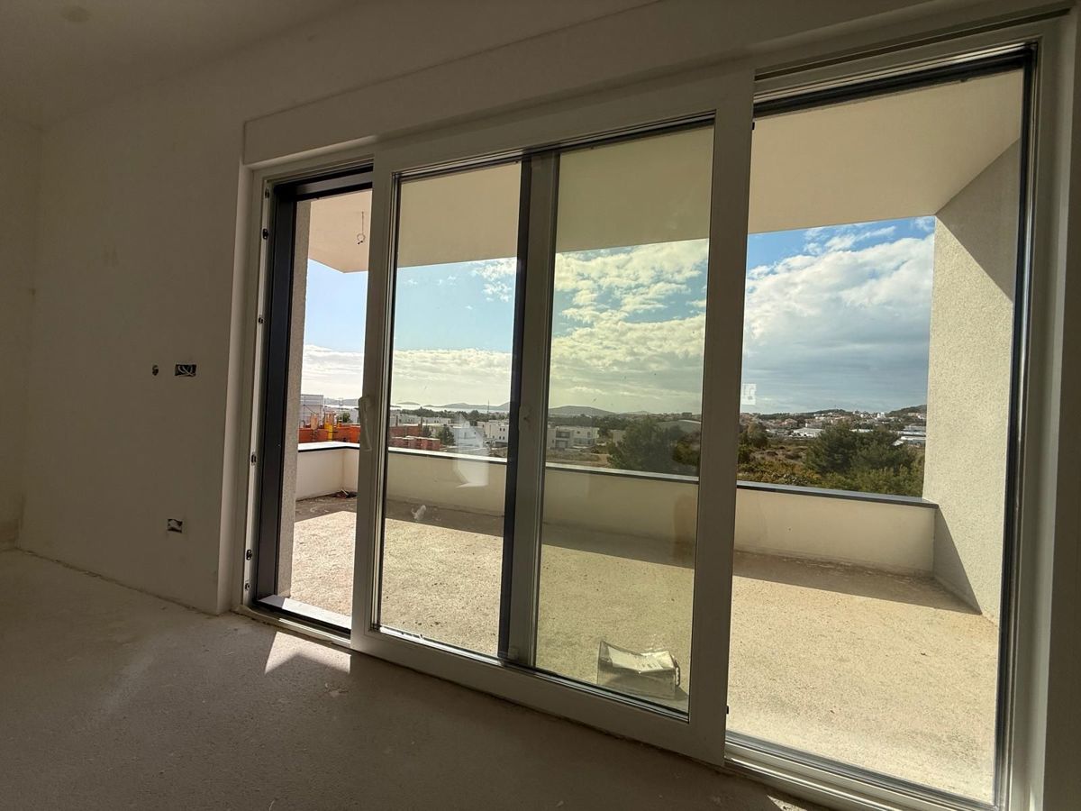 VODICE, novogradnja, dvoetažno stanovanje, pogled na morje, strešna terasa