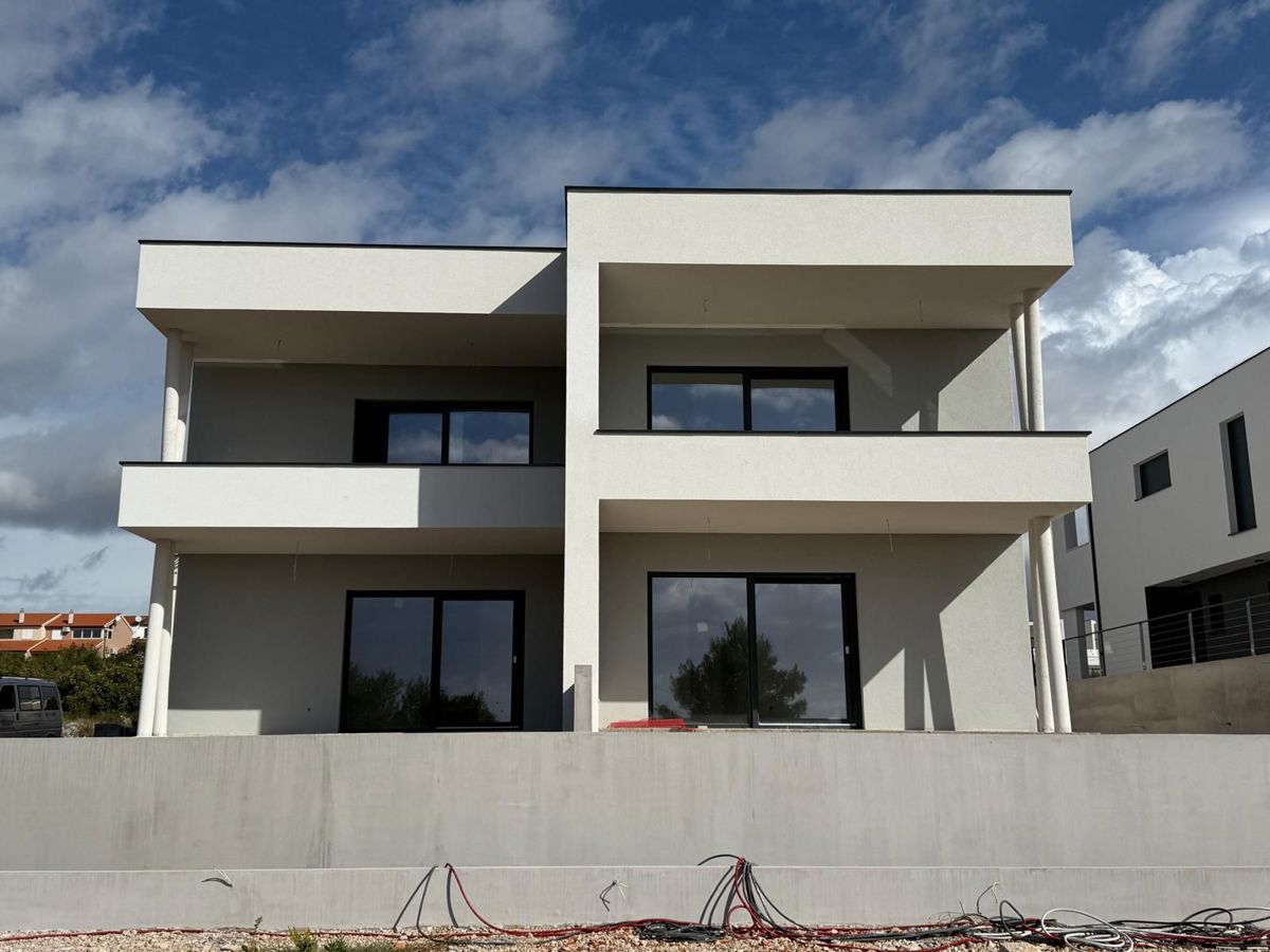 VODICE, novogradnja, dvoetažno stanovanje, pogled na morje, strešna terasa