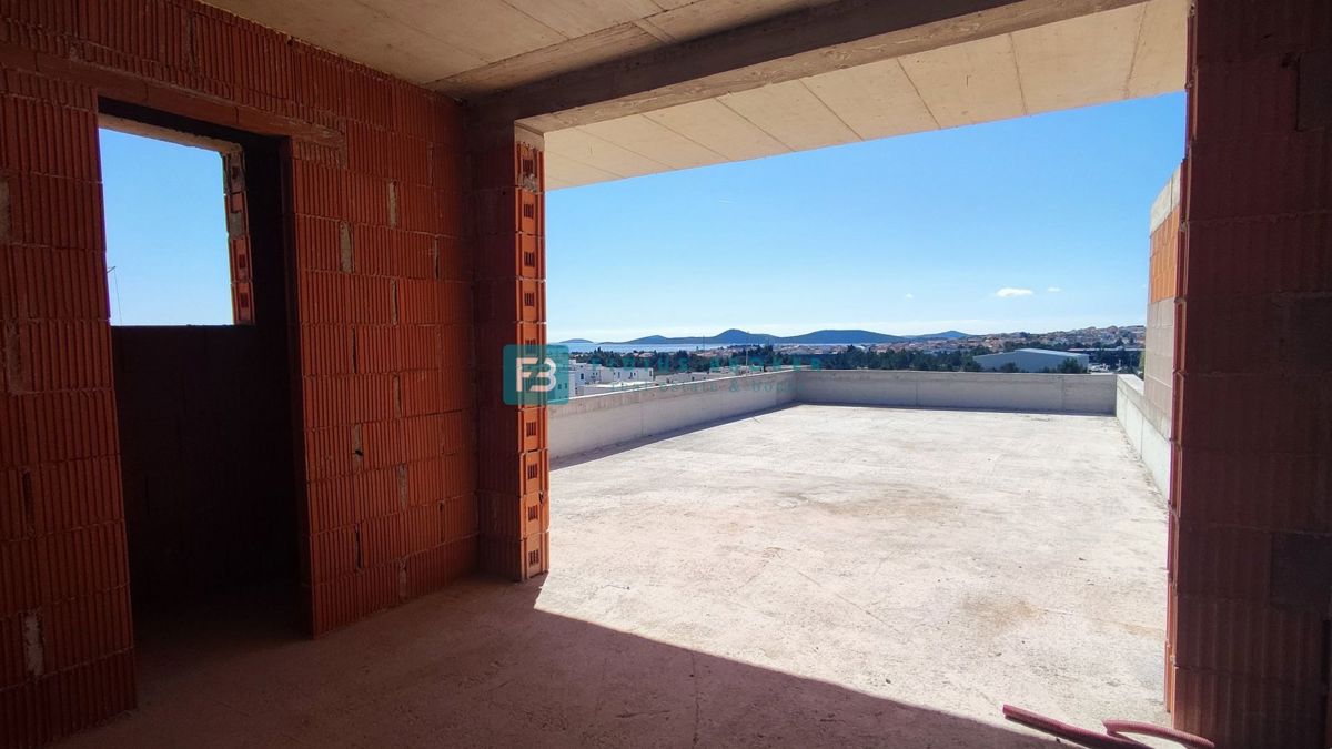 VODICE, novogradnja, dvoetažno stanovanje, pogled na morje, strešna terasa