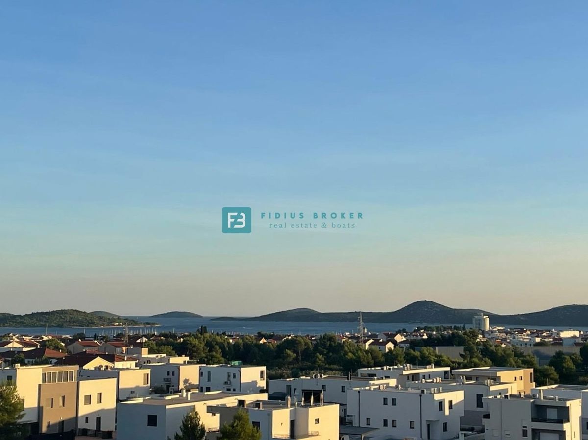 VODICE, novogradnja, dvoetažno stanovanje, pogled na morje, strešna terasa