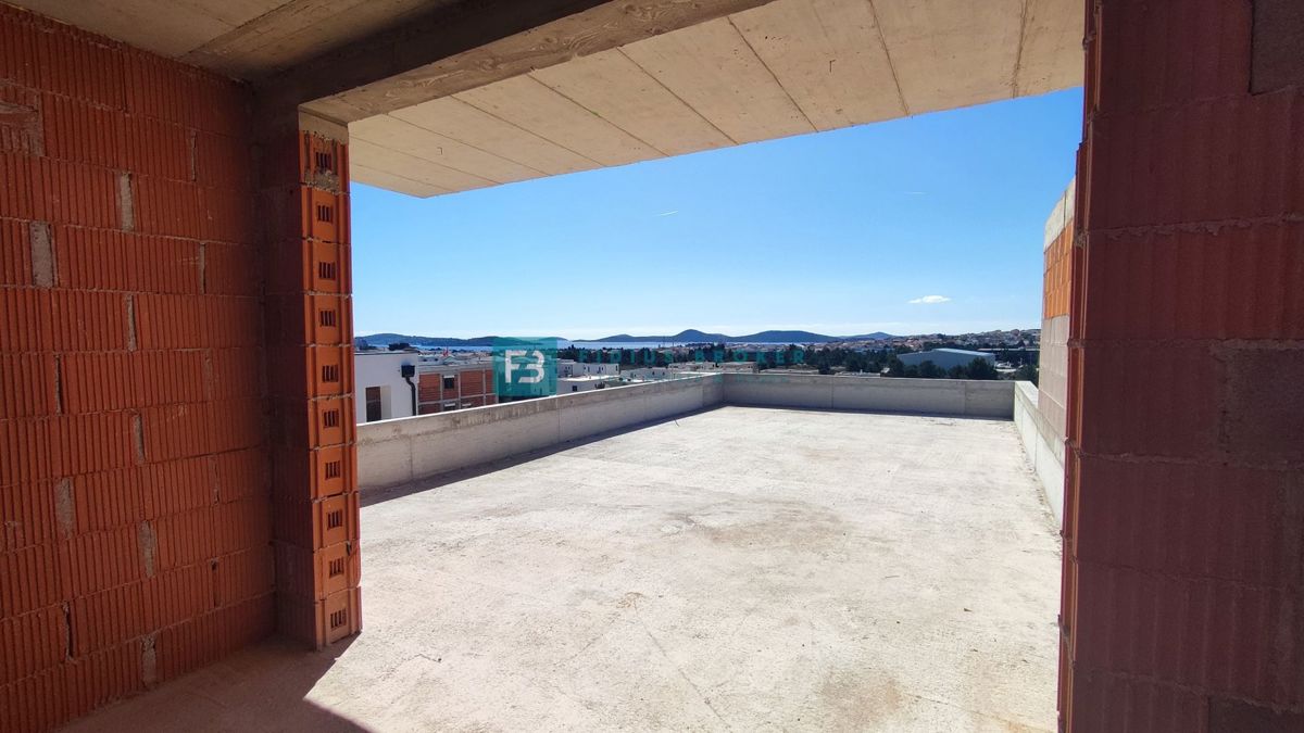 VODICE, novogradnja, dvoetažno stanovanje, pogled na morje, strešna terasa