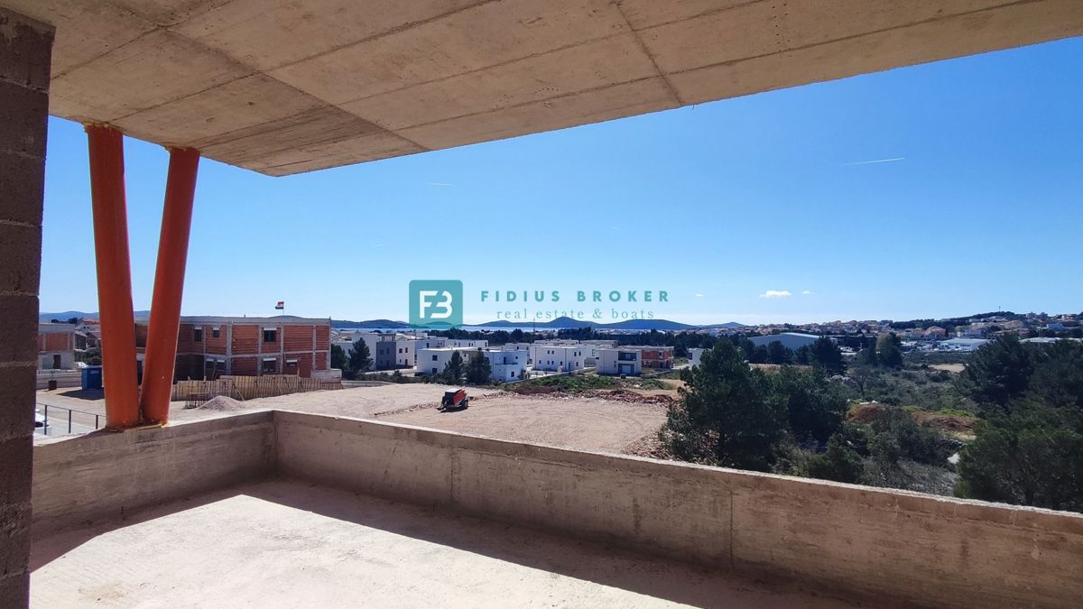 VODICE, novogradnja, dvoetažno stanovanje, pogled na morje, strešna terasa