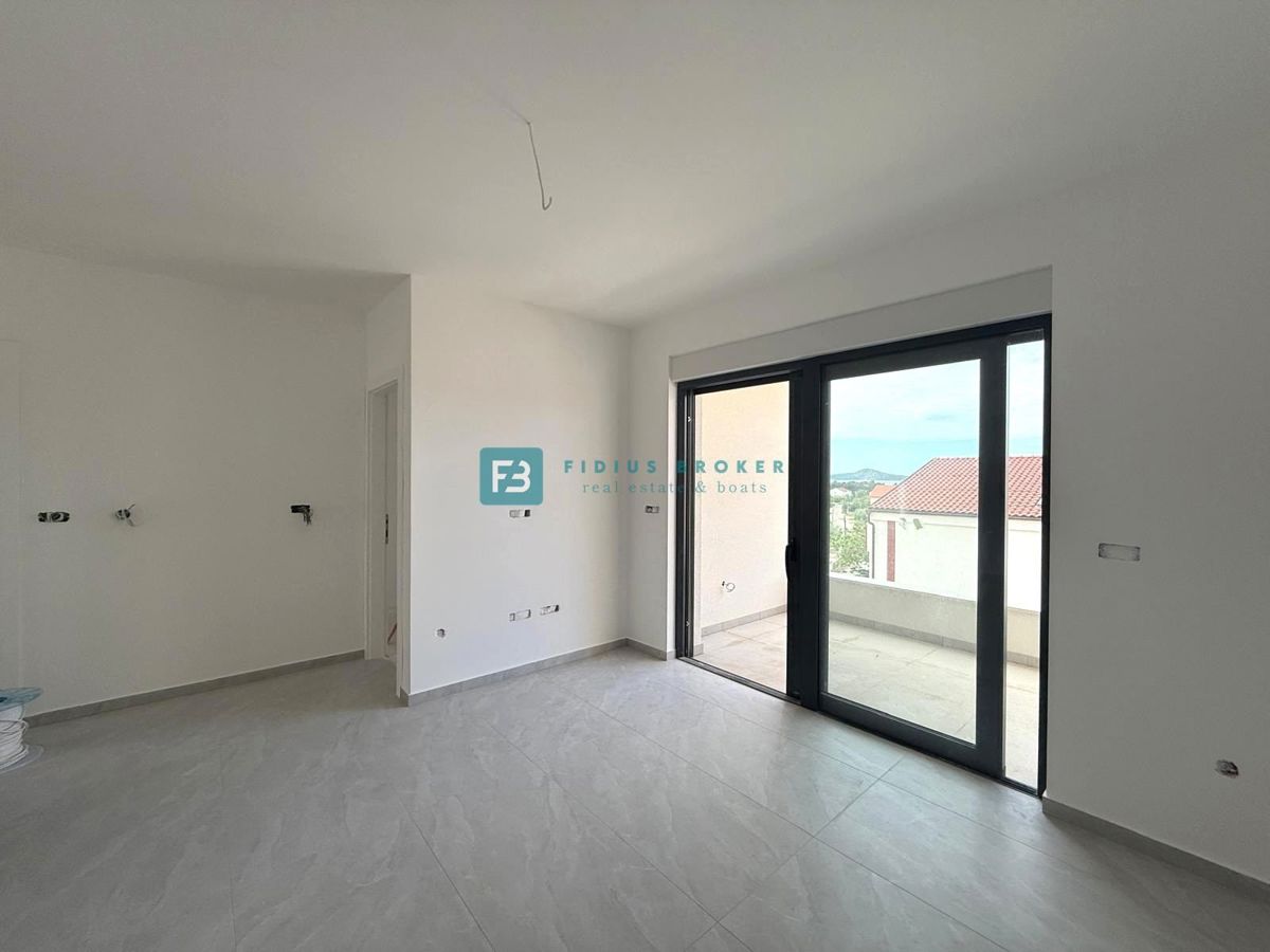 VODICE, novogradnja, 2. nadstropje, pogled na morje, mirna lokacija, S7
