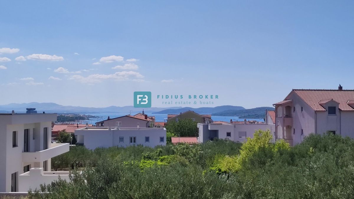 VODICE, novogradnja, 1. nadstropje, 3 spalnice, shramba