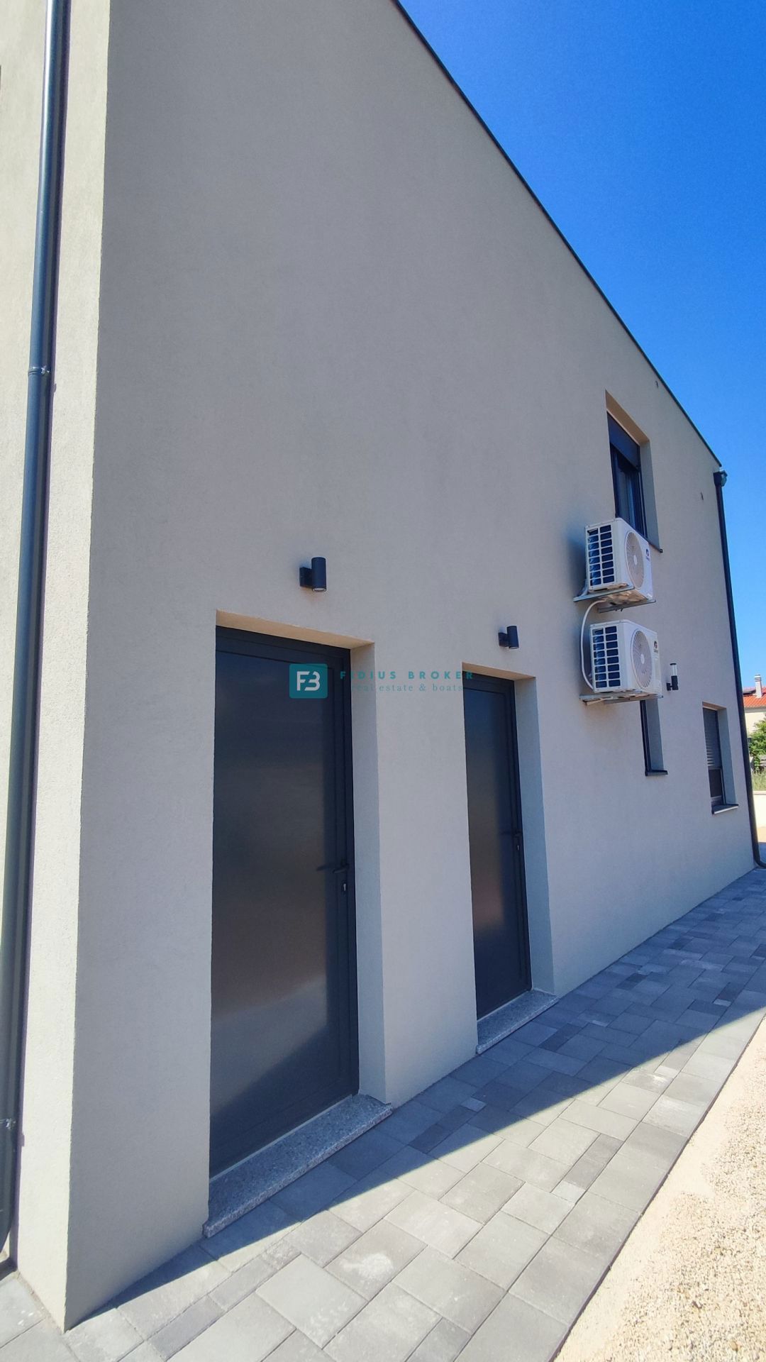 VODICE, novo, pravkar dokončano, 1. nadstropje, shramba, 2 parkirni mesti
