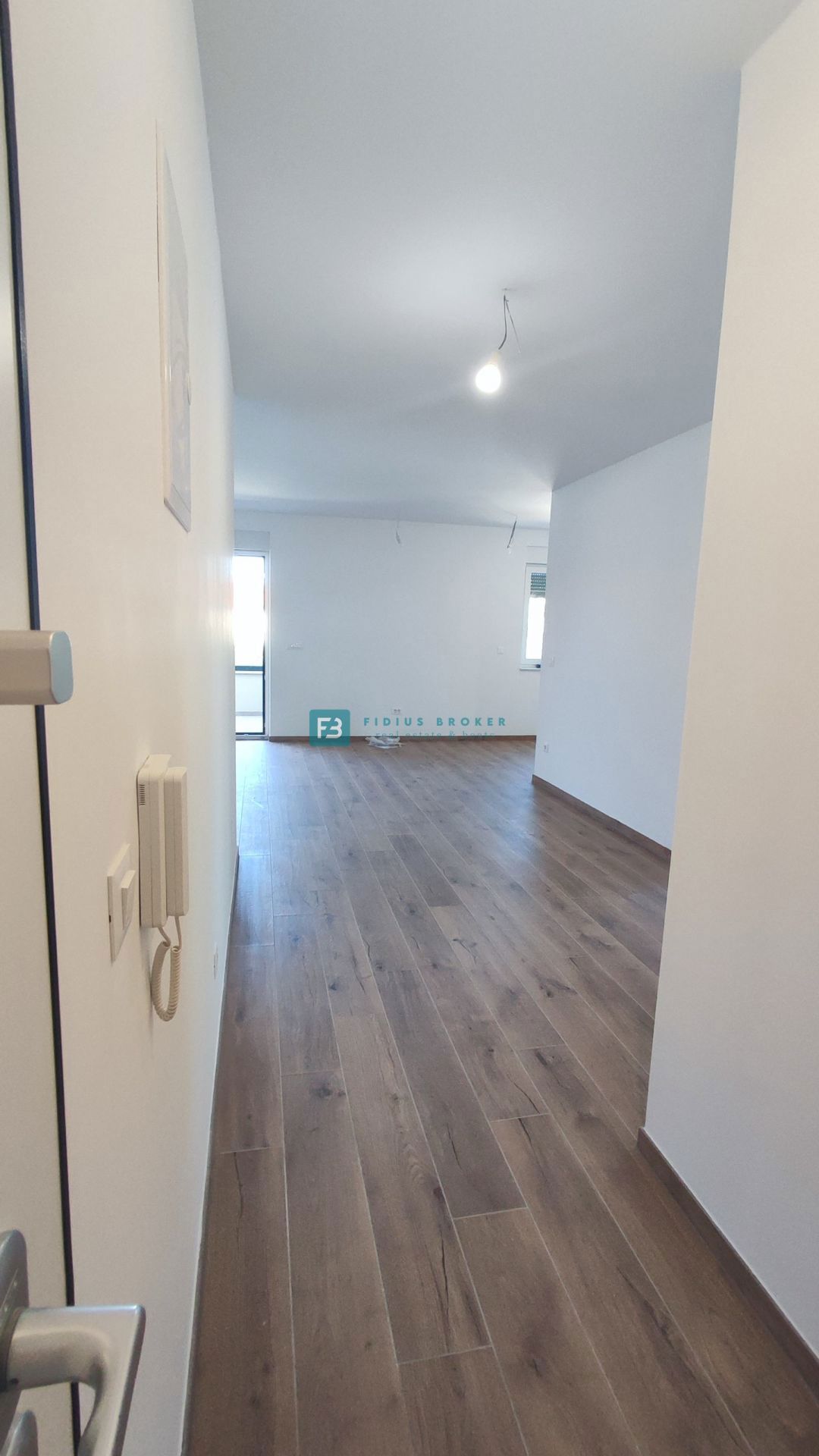 VODICE, novo, pravkar dokončano, 1. nadstropje, shramba, 2 parkirni mesti