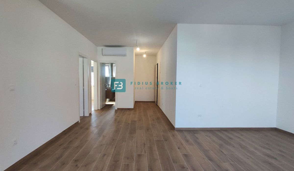 VODICE, novo, pravkar dokončano, 1. nadstropje, shramba, 2 parkirni mesti
