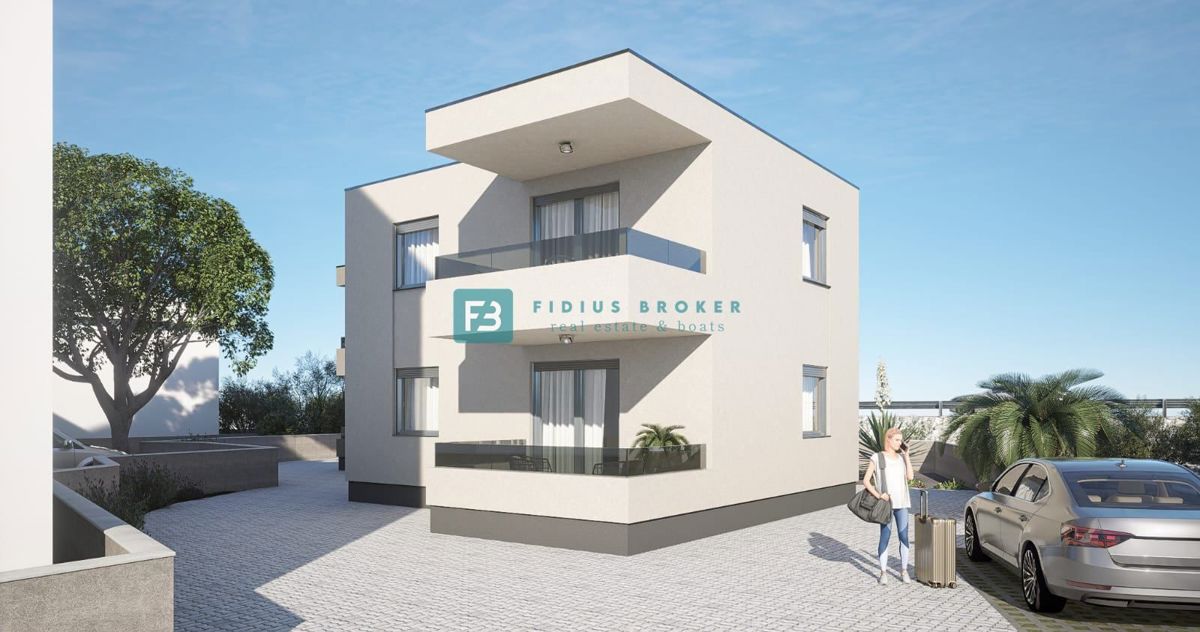 VODICE, novo, pravkar dokončano, 1. nadstropje, shramba, 2 parkirni mesti