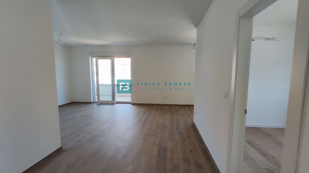 VODICE, novo, pravkar dokončano, 1. nadstropje, shramba, 2 parkirni mesti