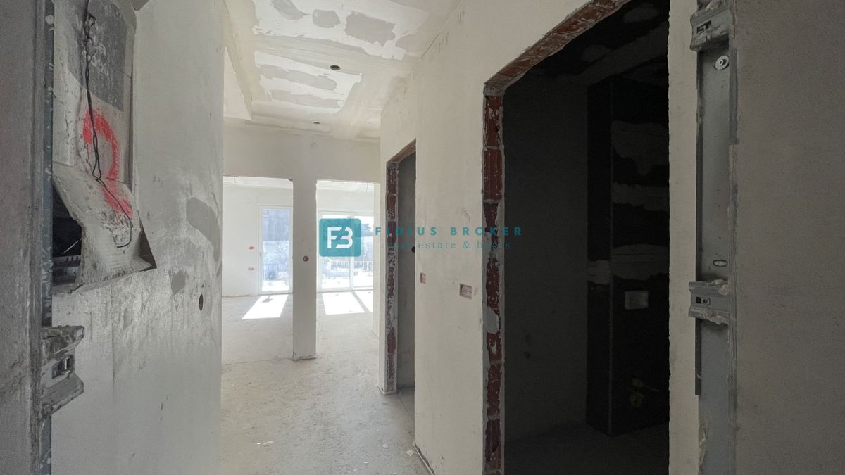 VODICE, novo, vrhunska lokacija, 50 m do plaže, pritličje, vrt