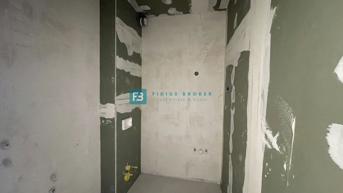 VODICE, novo, vrhunska lokacija, 50 m do plaže, pritličje, vrt