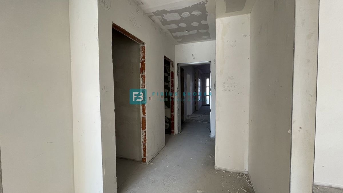 VODICE, novo, vrhunska lokacija, 50 m do plaže, pritličje, vrt