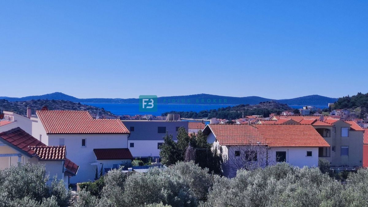 TRIBUNJ, novo, luksuzno stanovanje, 1. nadstropje, pogled na morje, 3 spalnice