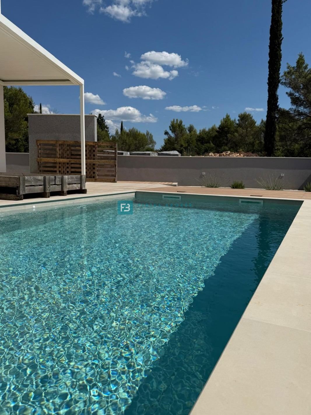 ŠIBENIK-BILICE, nova, opremljena luksuzna vila, 2 ločena apartmaja, 400 m od morja