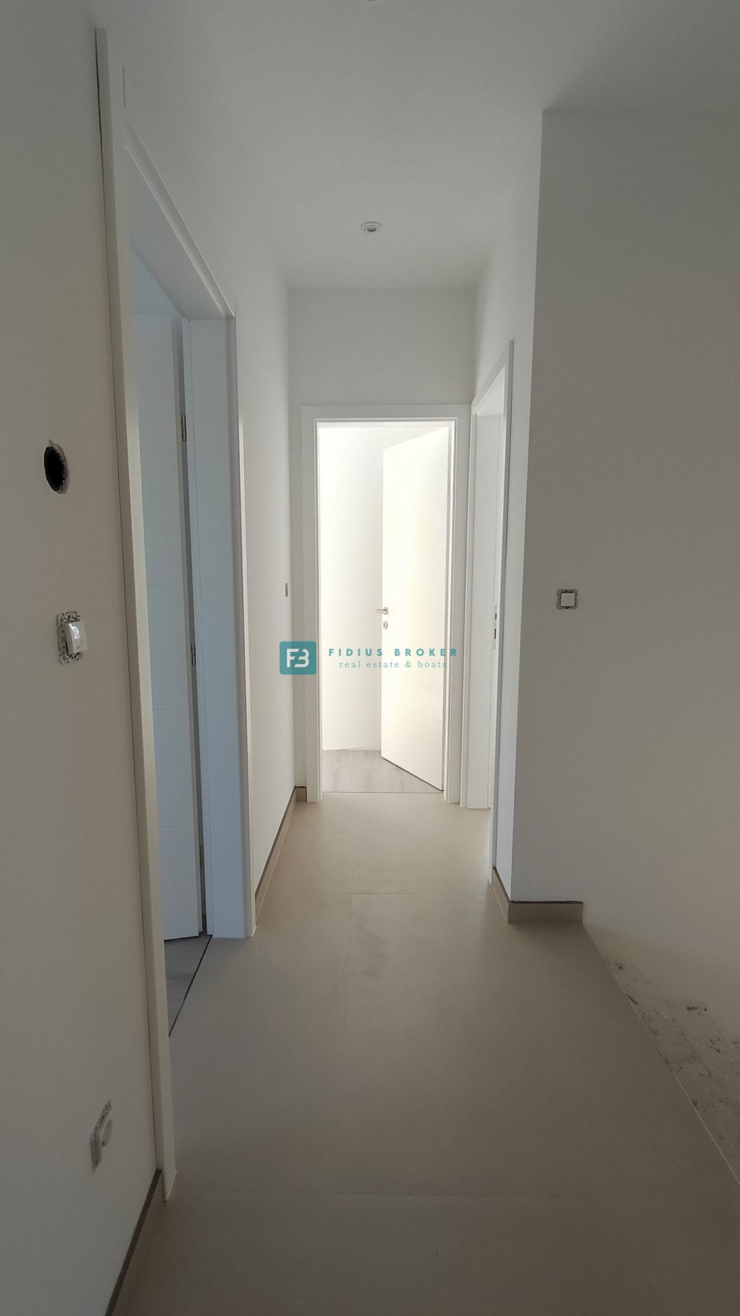 VODICE, novogradnja, dvojček, vrt 166 m2, mirna lokacija, S2