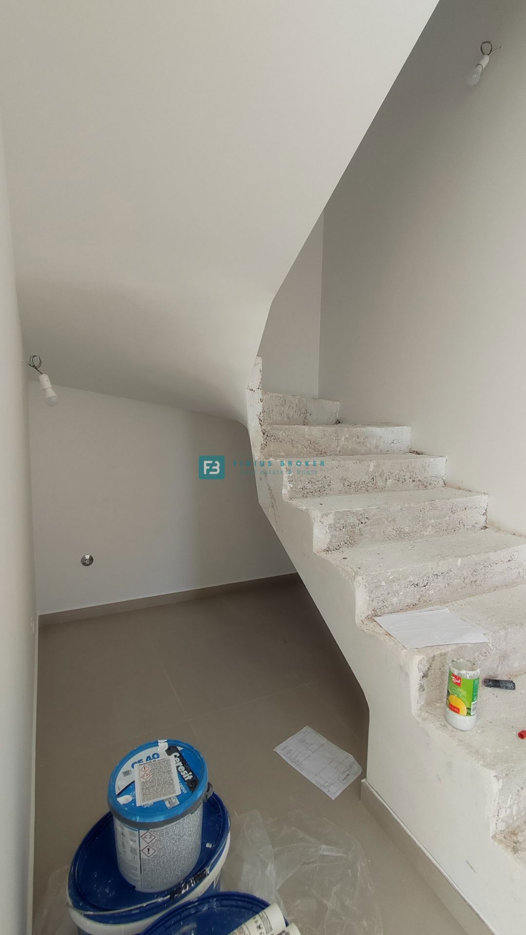 VODICE, novogradnja, dvojček, vrt 166 m2, mirna lokacija, S2