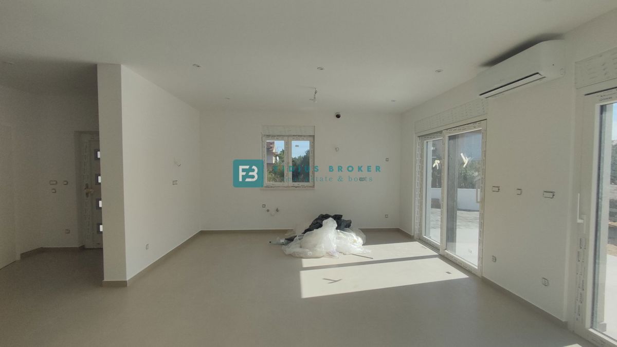 VODICE, novogradnja, dvojček, vrt 166 m2, mirna lokacija, S2