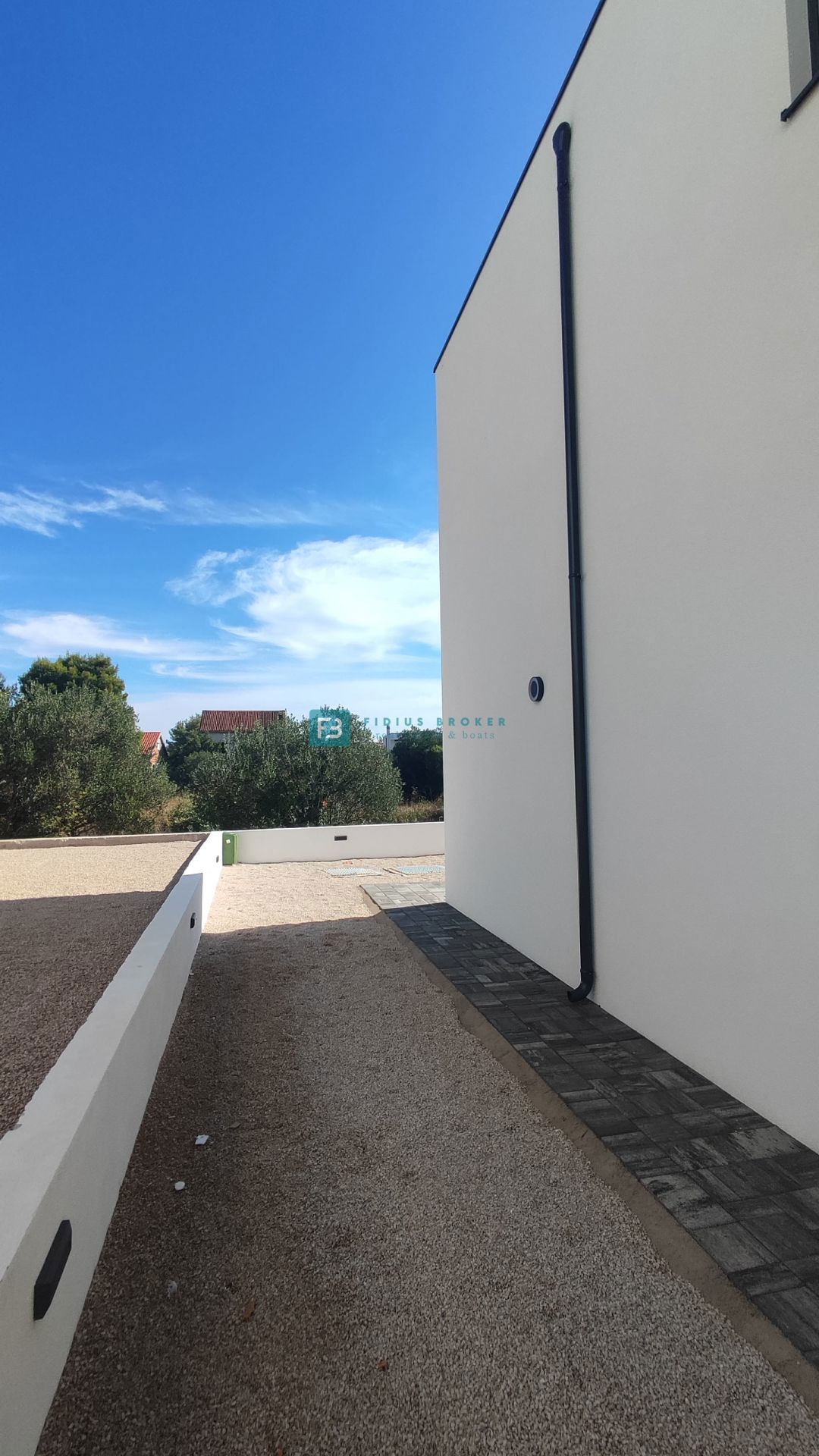 VODICE, novogradnja, dvojček, vrt 166 m2, mirna lokacija, S2