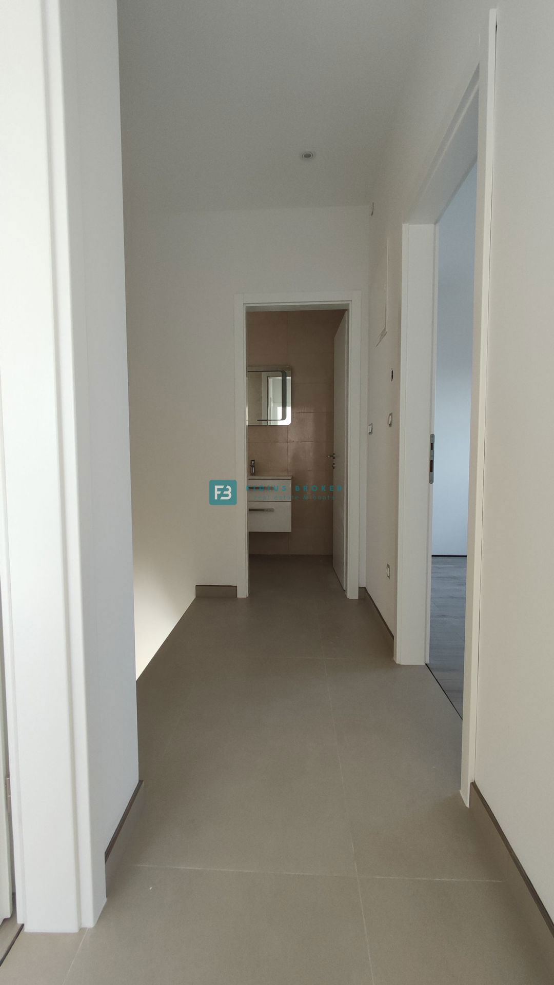 VODICE, novogradnja, dvojček, vrt 166 m2, mirna lokacija, S2