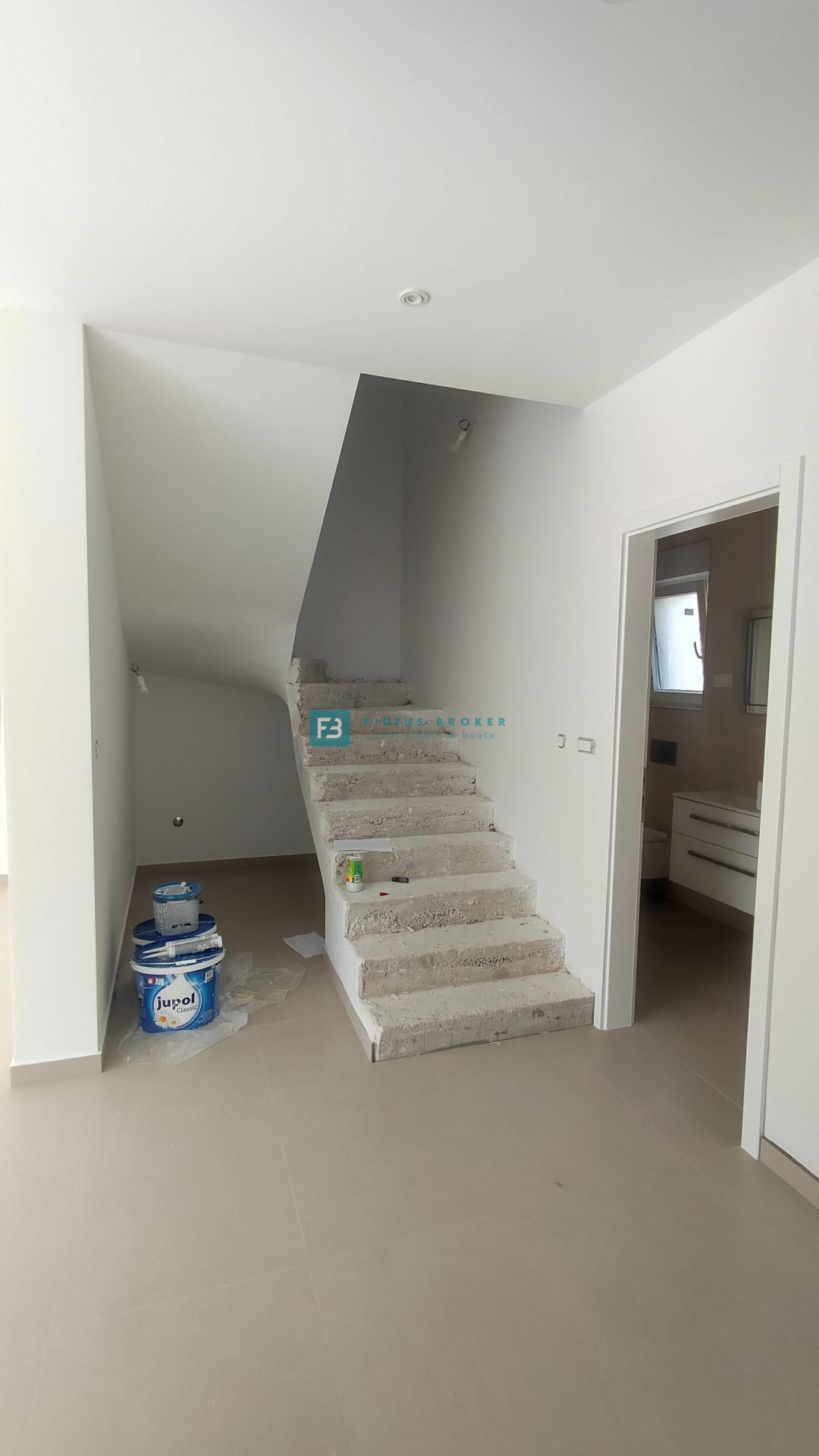 VODICE, novogradnja, dvojček, vrt 166 m2, mirna lokacija, S2