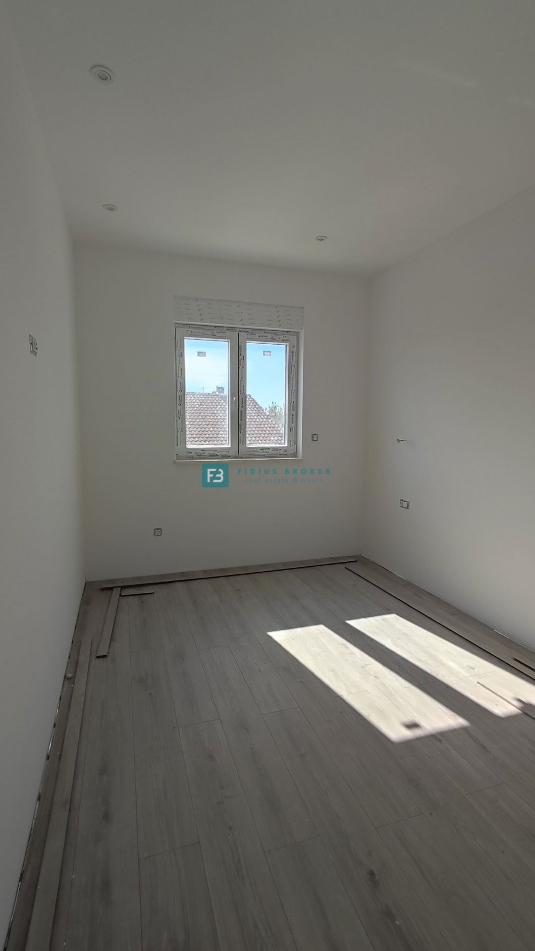 VODICE, novogradnja, dvojček, vrt 166 m2, mirna lokacija, S2