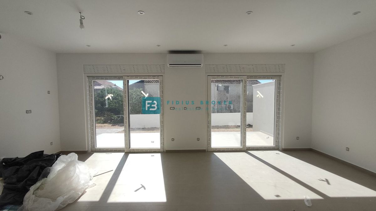 VODICE, novogradnja, dvojček, vrt 166 m2, mirna lokacija, S2