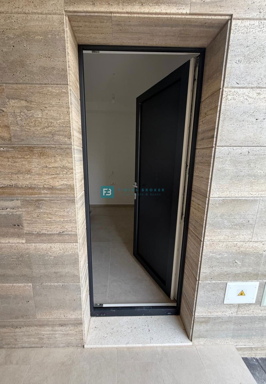 VODICE, novo, pravkar dokončano, pritličje, vrt 55 m2, shramba, 2 spalnici, mirna lokacija