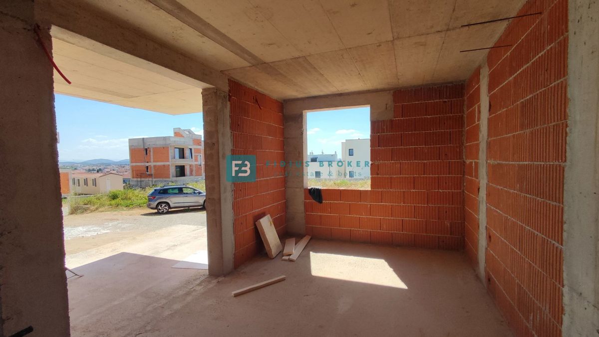 VODICE, novogradnja, pritličje, vrt 51 m2, mirna lokacija