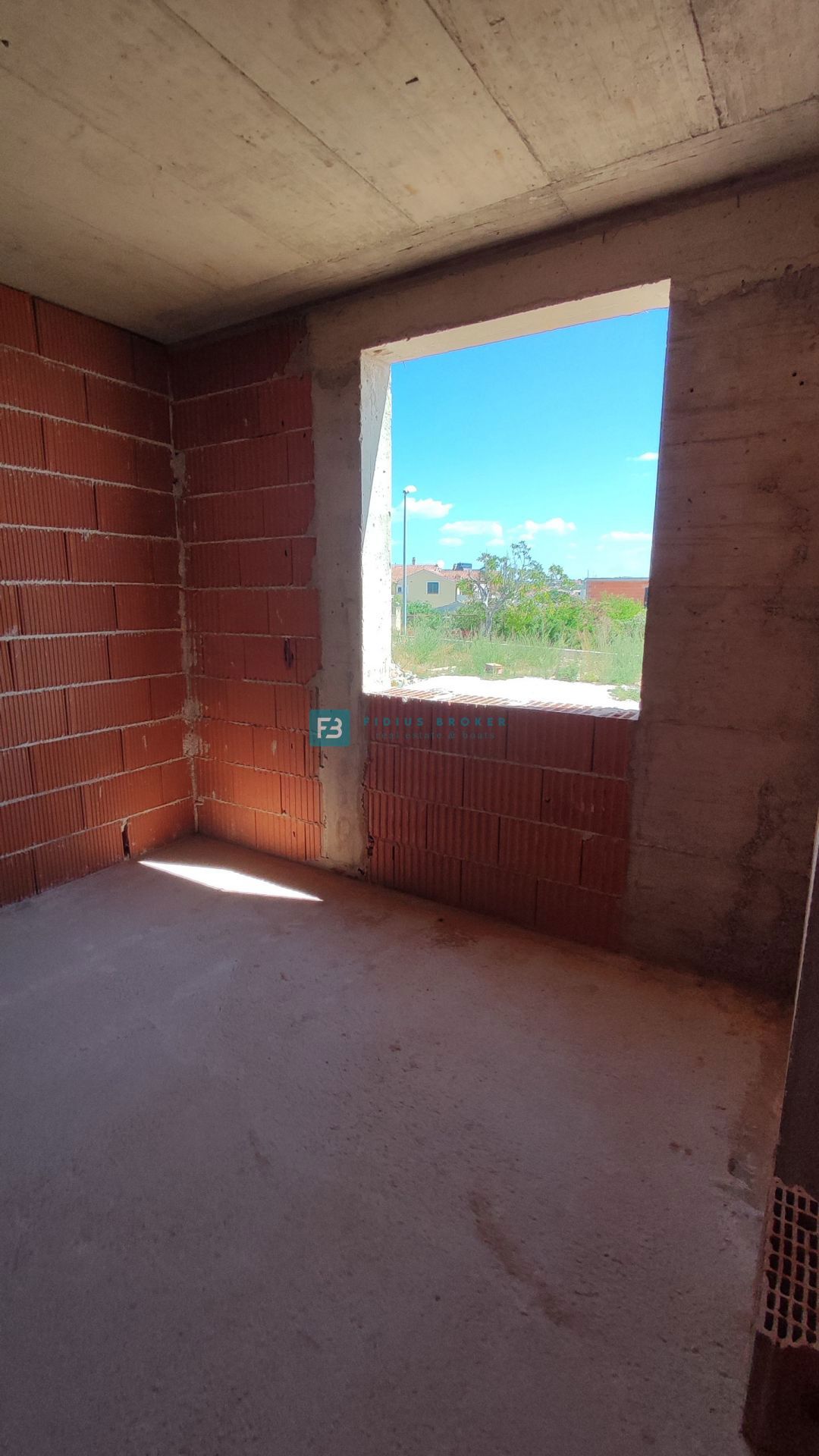 VODICE, novogradnja, pritličje, vrt 51 m2, mirna lokacija