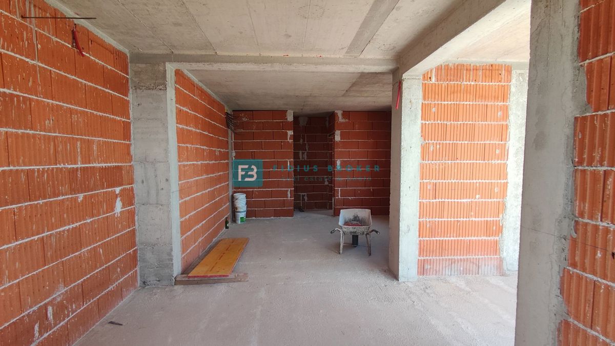 VODICE, novogradnja, pritličje, vrt 51 m2, mirna lokacija