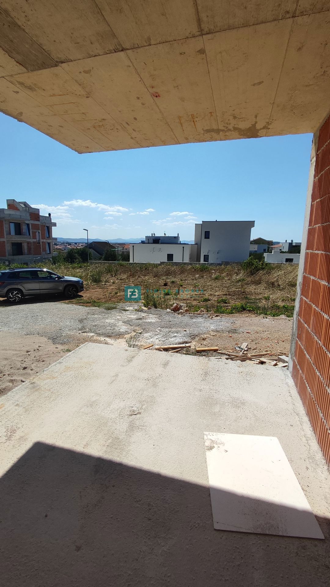 VODICE, novogradnja, pritličje, vrt 51 m2, mirna lokacija
