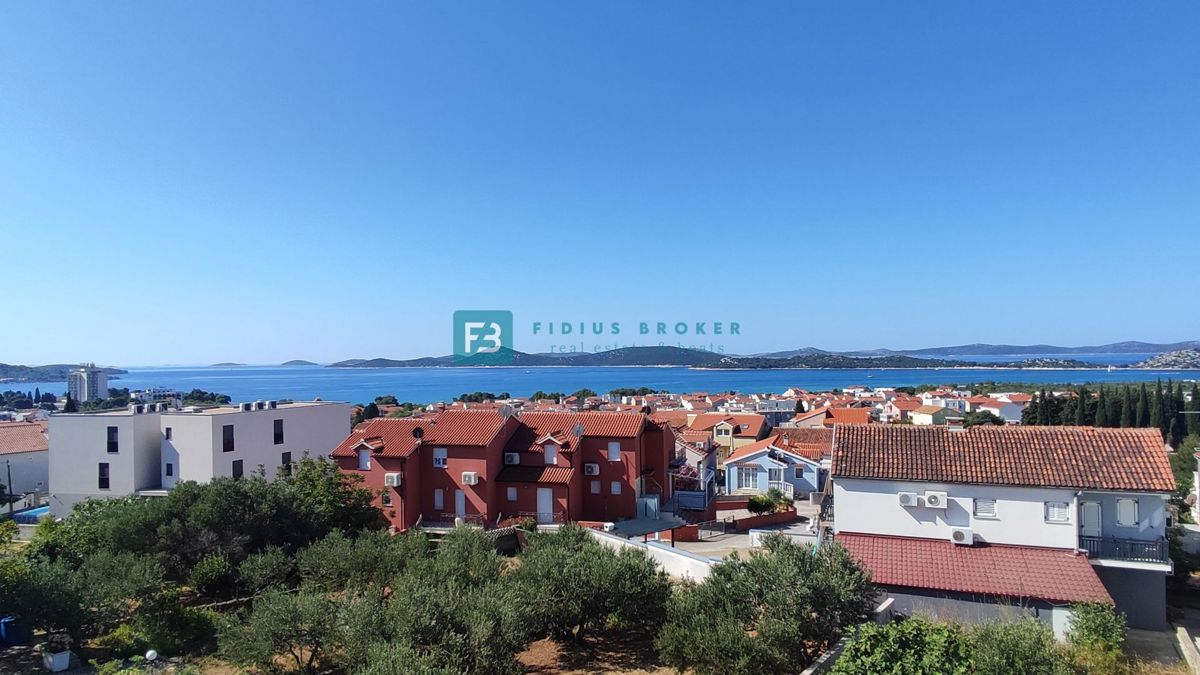 VODICE, novogradnja, 1. nadstropje, pogled na morje, dvigalo, shramba