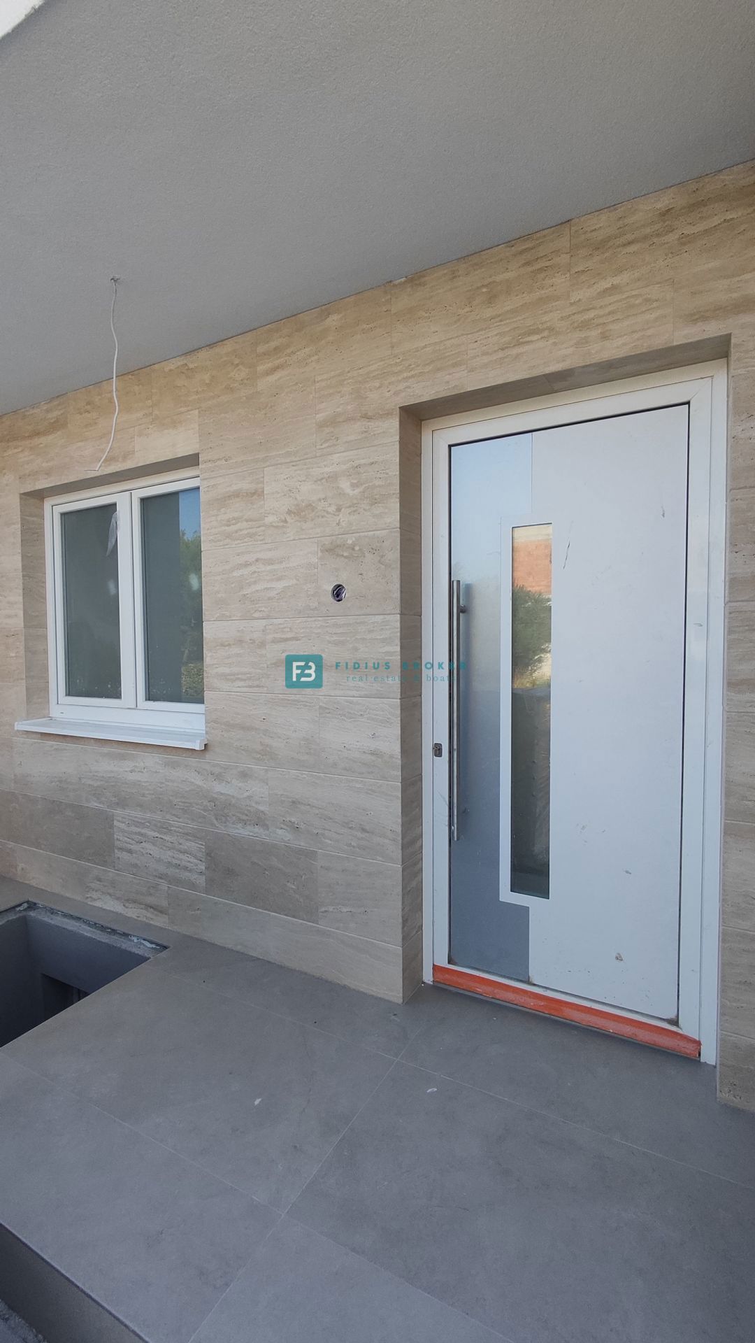 VODICE, novo, dokončano, pritličje, vrt 117 m2, mirna lokacija