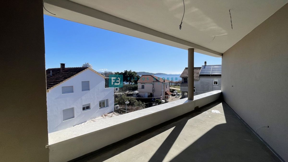 VODICE, novo, vrhunska lokacija, 50 m do plaže, pogled na morje, dvigalo