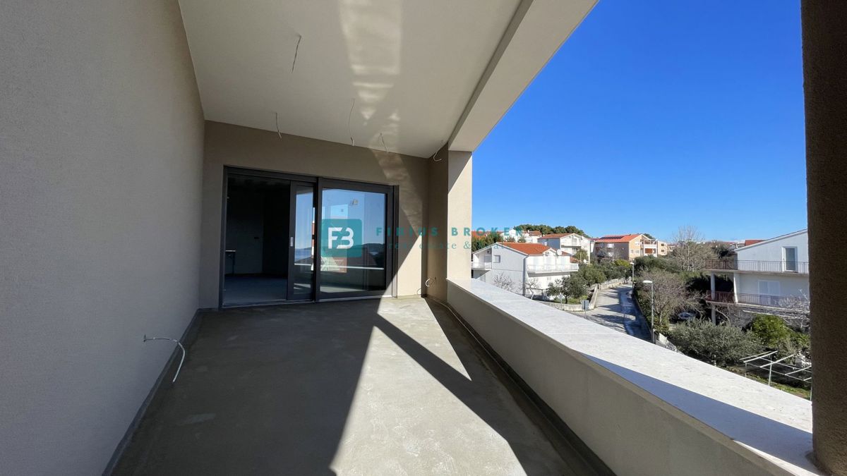 VODICE, novo, vrhunska lokacija, 50 m do plaže, pogled na morje, dvigalo