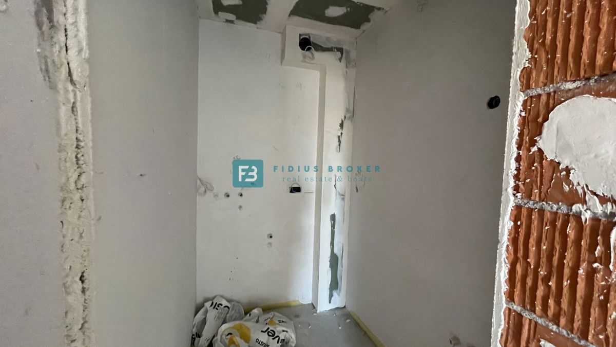 VODICE, novo, vrhunska lokacija, 50 m do plaže, pogled na morje, dvigalo